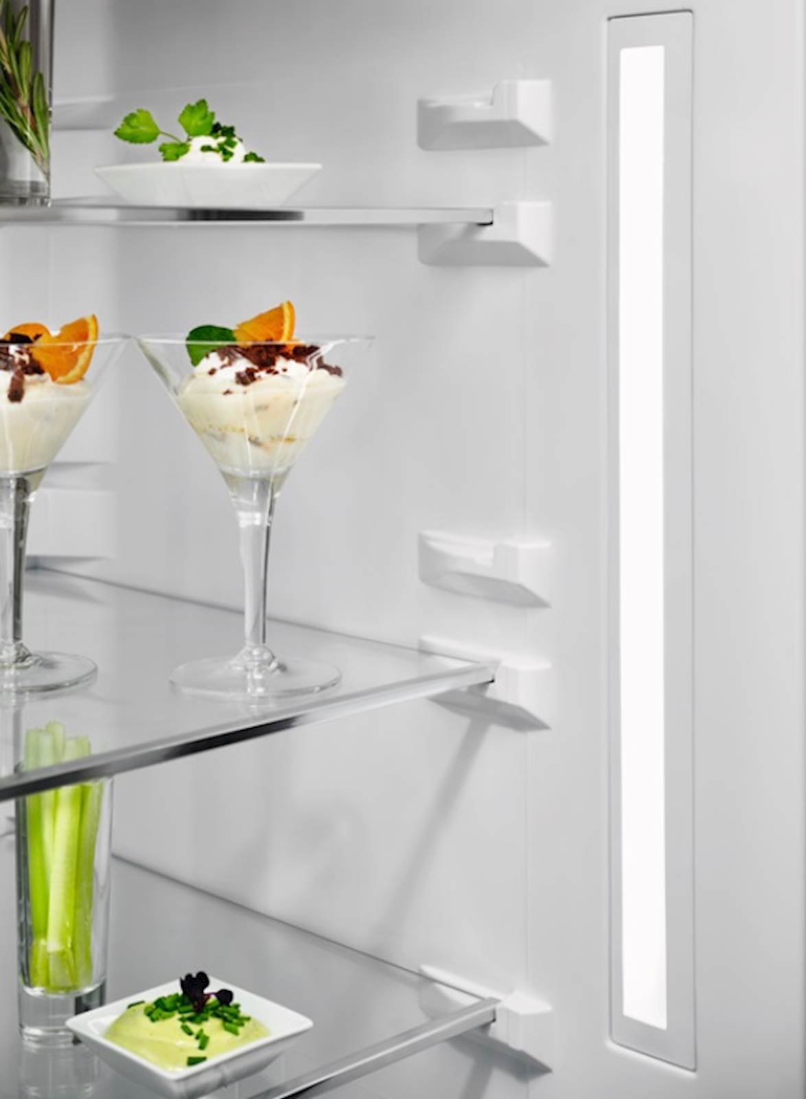 Frižider Electrolux sa zamrzivačem LNT7ME36K2
