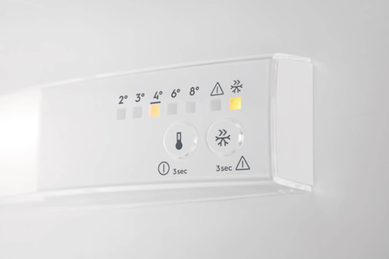 Frižider Electrolux sa zamrzivačem LNS5LE18S