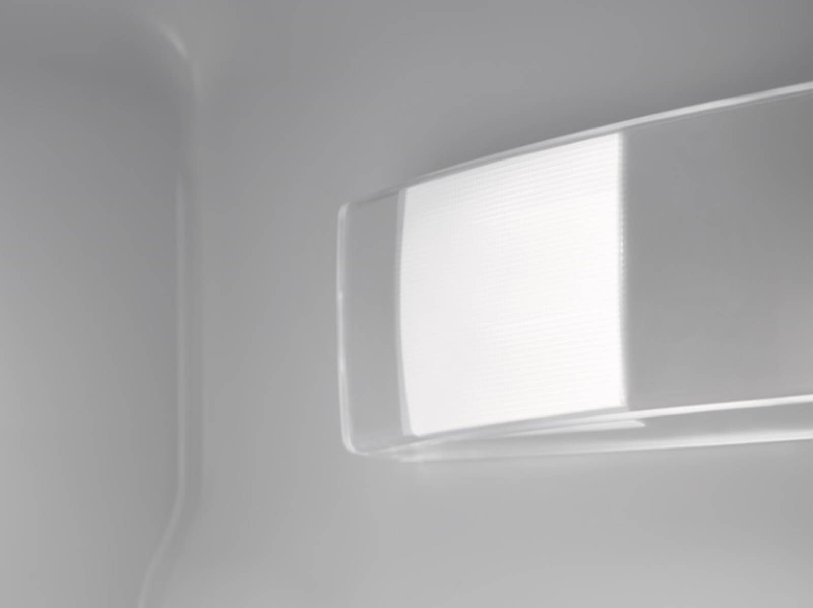 Frižider Electrolux sa zamrzivačem LNS5LE18S