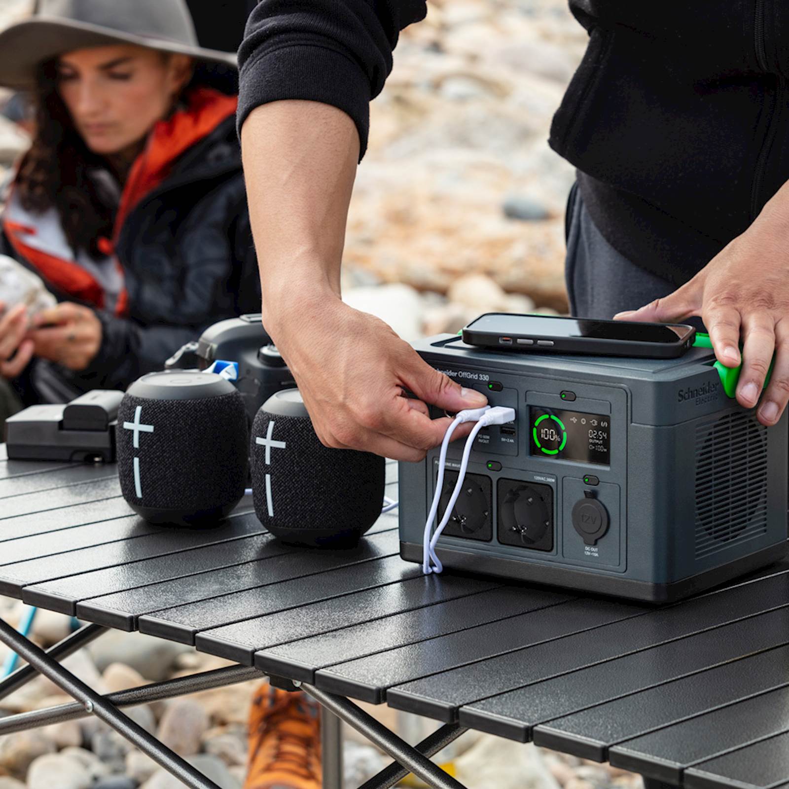 APC Portable Power Station 330, 230V, 332Wh Lithium-ion, LCD, 2 CEE 7/3 Schuko outlets, Sin