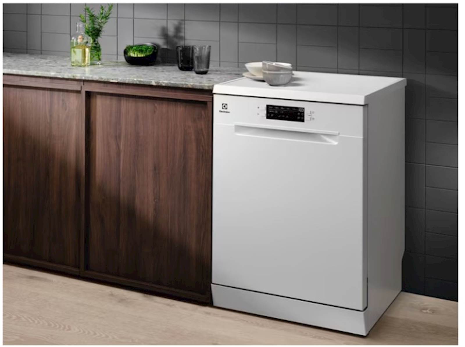 Samostojeća mašina za suđe ELECTROLUX ESA47210SW