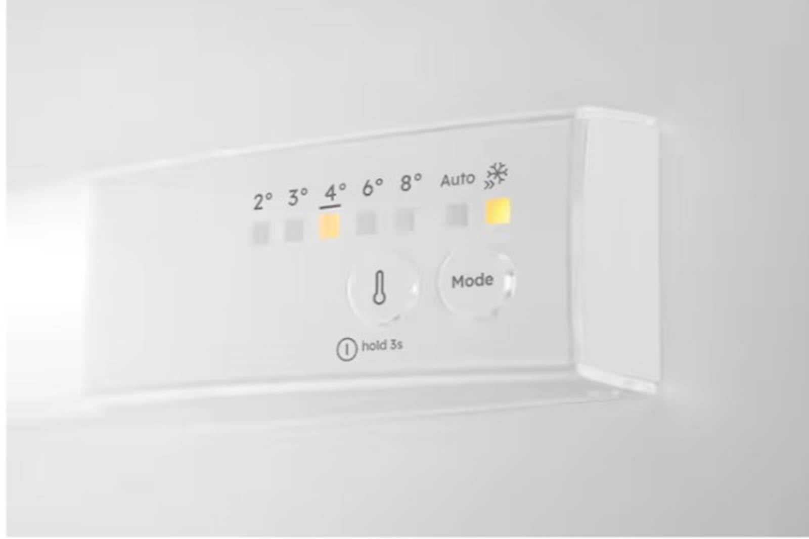 Frižider Electrolux sa zamrzivačem LNA6LD18S