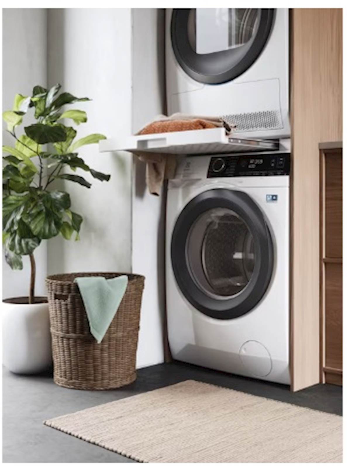 Komplet ELECTROLUX za slaganje s izvlačnom policom E1WYHSK2