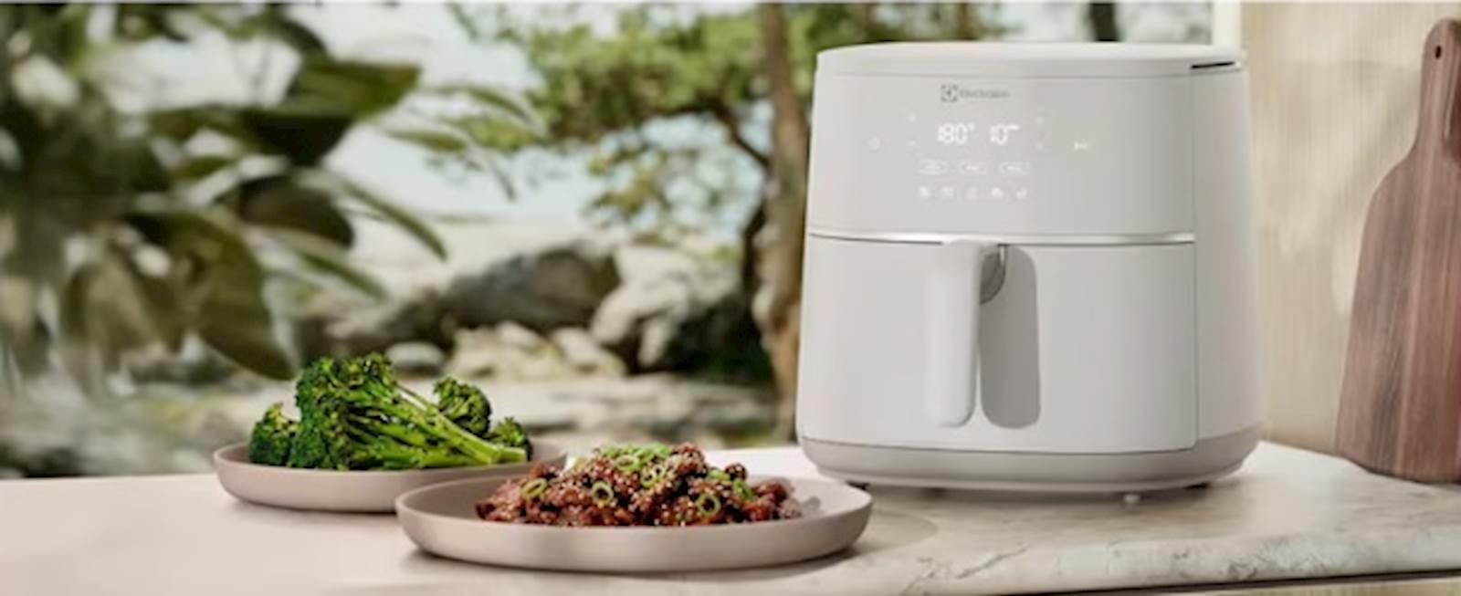 Air Fryer Friteza ELECTROLUX EAF5SW?
